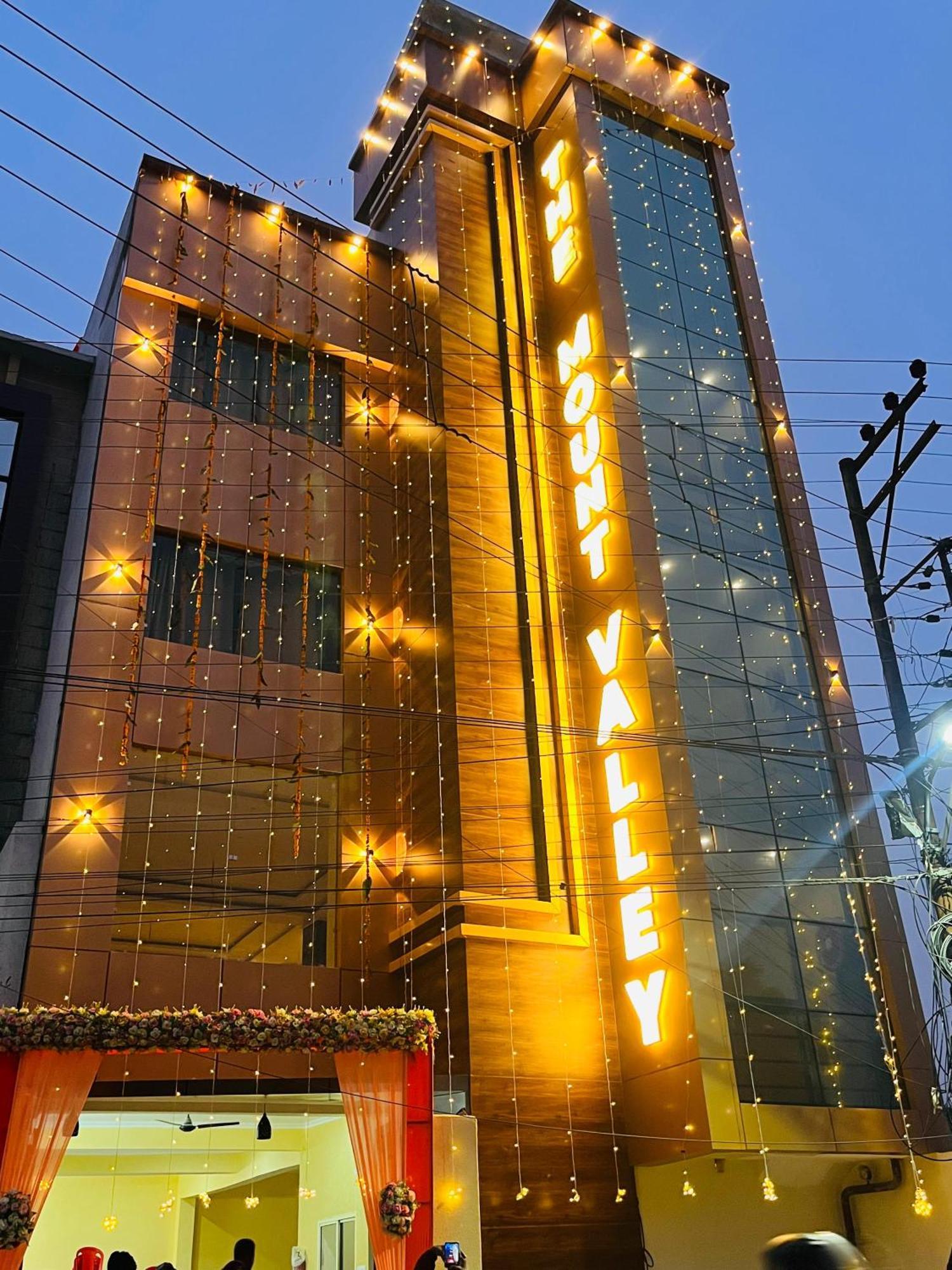 The Mount Valley Hotel ฮัดวานี ภายนอก รูปภาพ